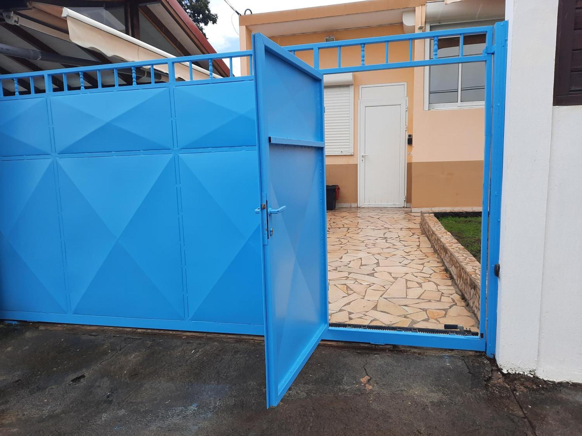 Studio Avec Piscine Privee, Idealement Situe 圣克洛德 外观 照片